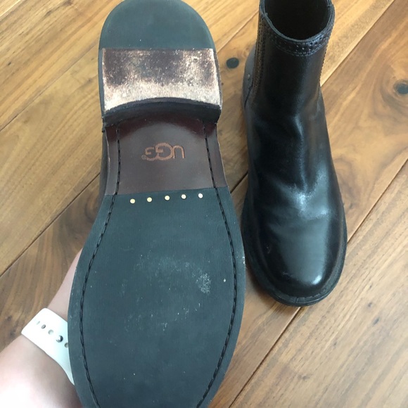 Leather UGG boots - Picture 3 of 6